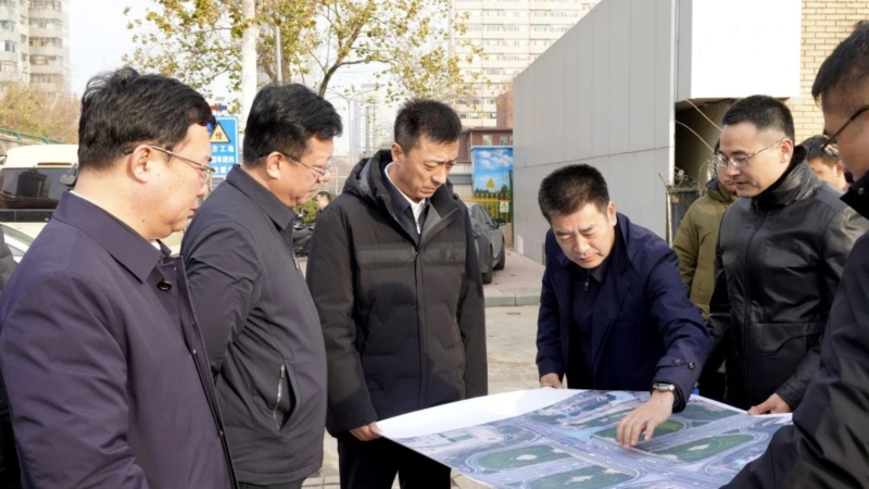 曹殿軍局長帶隊察看市中區部分道路整治優化情況